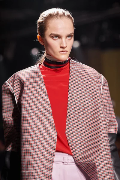 Look 16